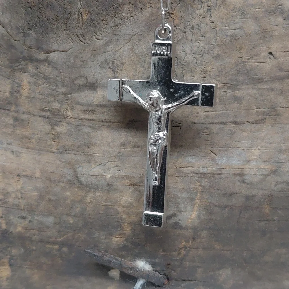 Sold!!!!💥💥💥Red Beaded Rosary With Silver Crucific - Picture 2 of 4